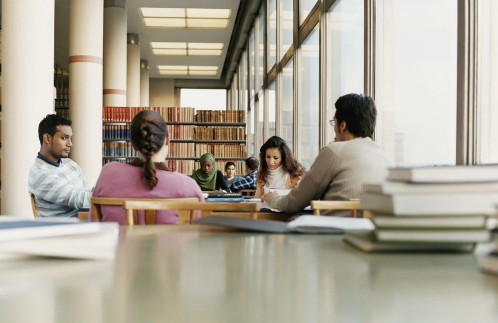 Imparare è social: perché non possiamo più insegnare coi metodi tradizionali, anche in azienda