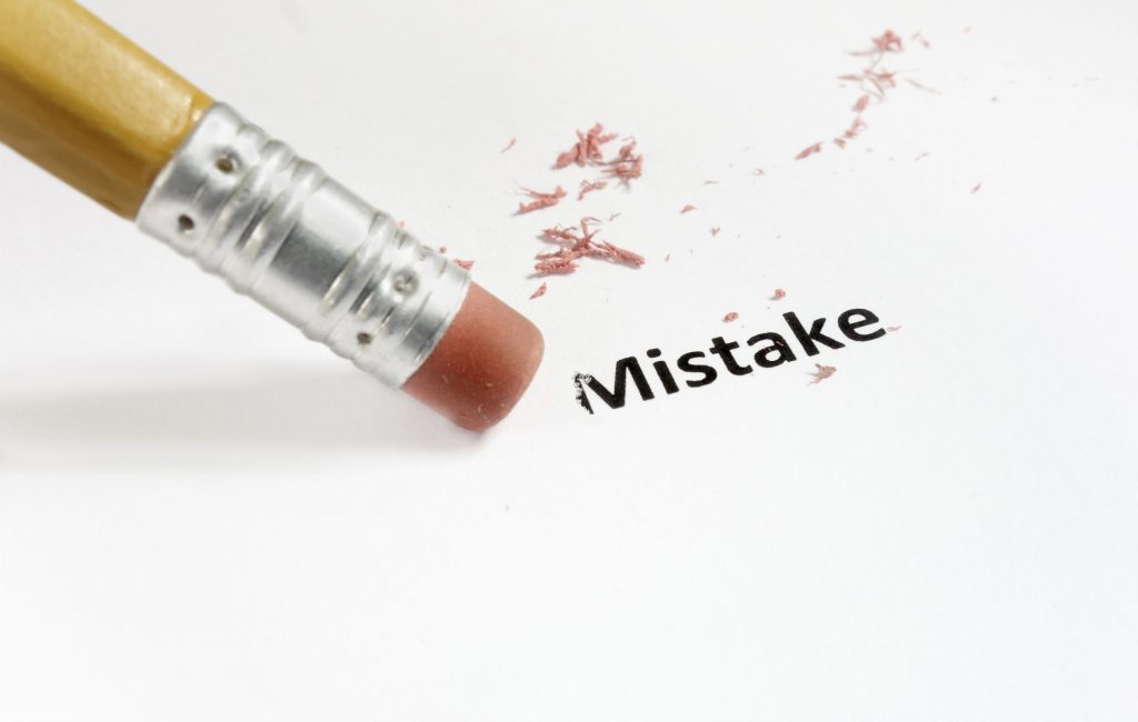 Dobbiamo imparare ad amare le cose imperfette che creiamo. Ci ricorda che possiamo fare di meglio