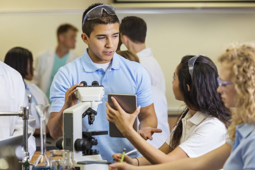 È ora di cambiare e formare nuove figure professionali in grado di competere con il resto del mondo