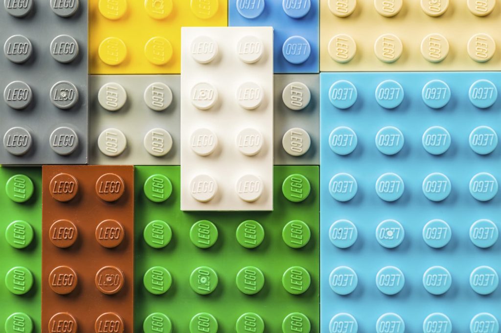 Il migliore motore di ricerca per il nostro cervello sono le mani. Il metodo Serious Play di Lego