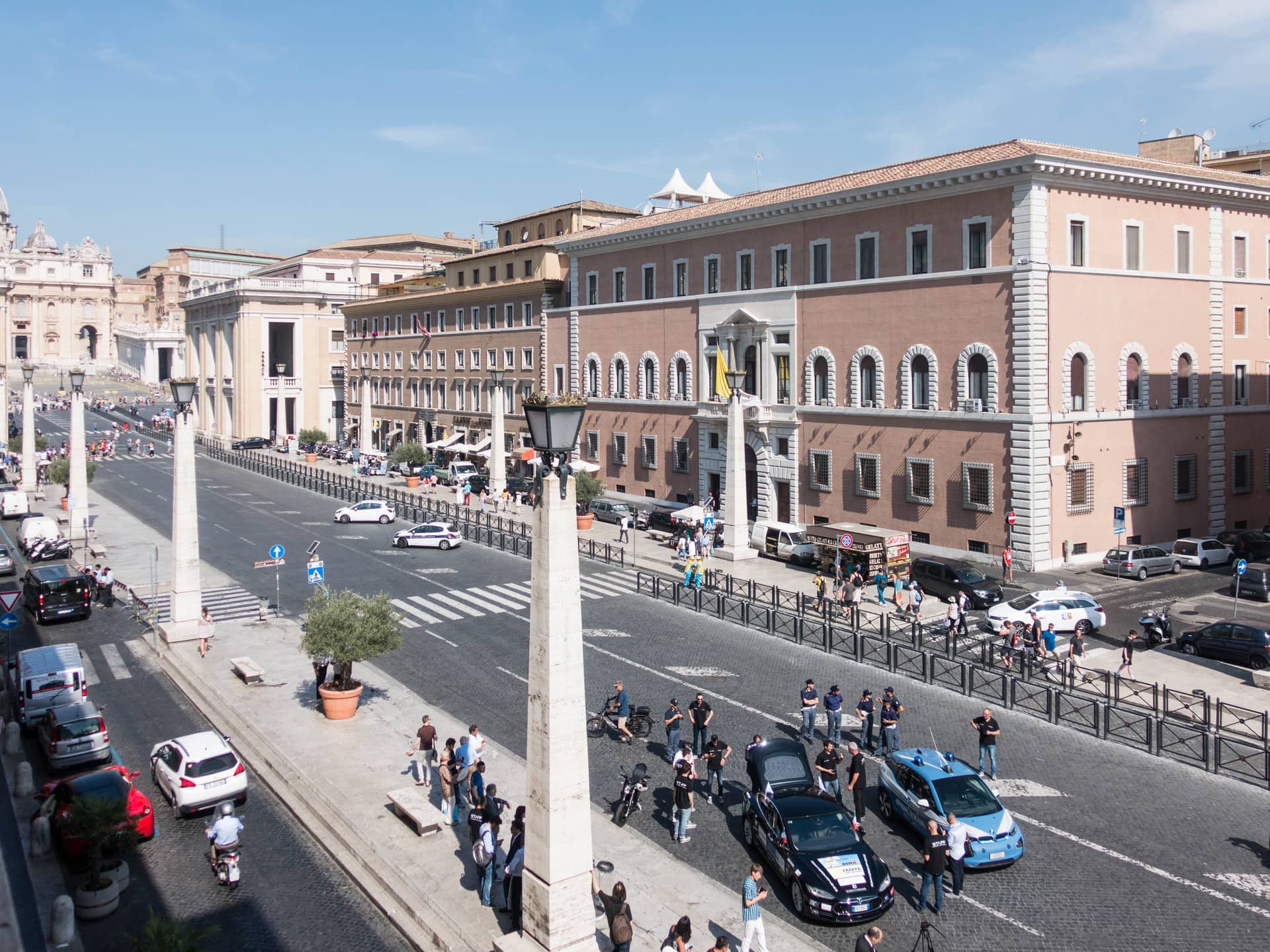 Immagine principale di: Tesla S Future, Day 1. Da Roma al Brennero, 743 km attaccati a una presa