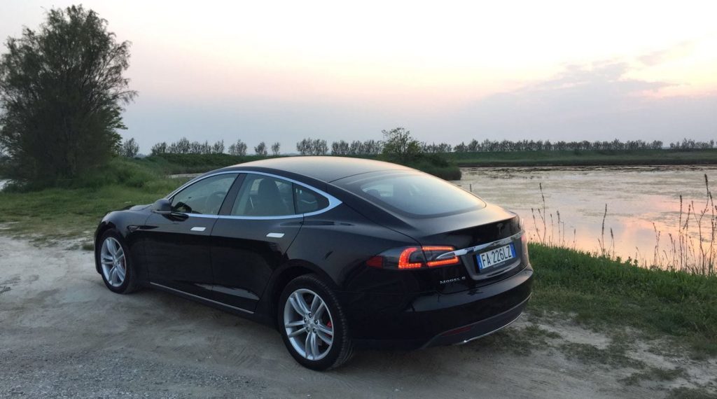 Una ricarica lunga 10mila chilometri  (In viaggio con il primo proprietario di una Tesla in Italia)
