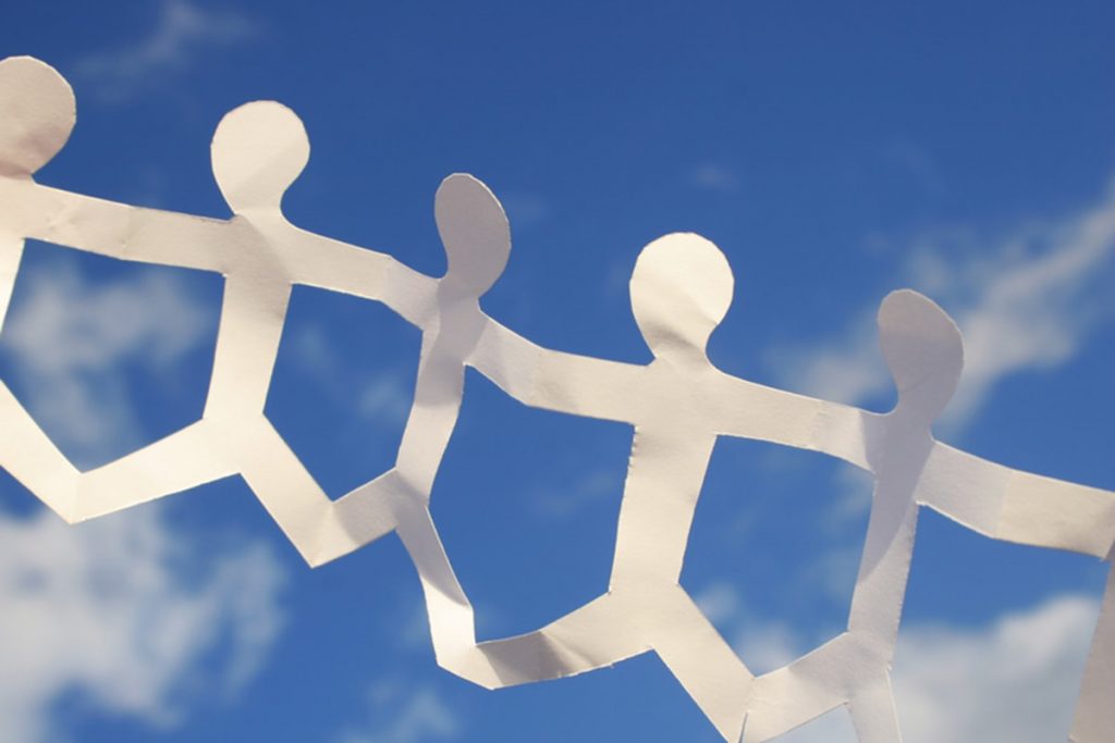 Social street: usciamo dal mondo digitale per ritrovare il senso di comunità