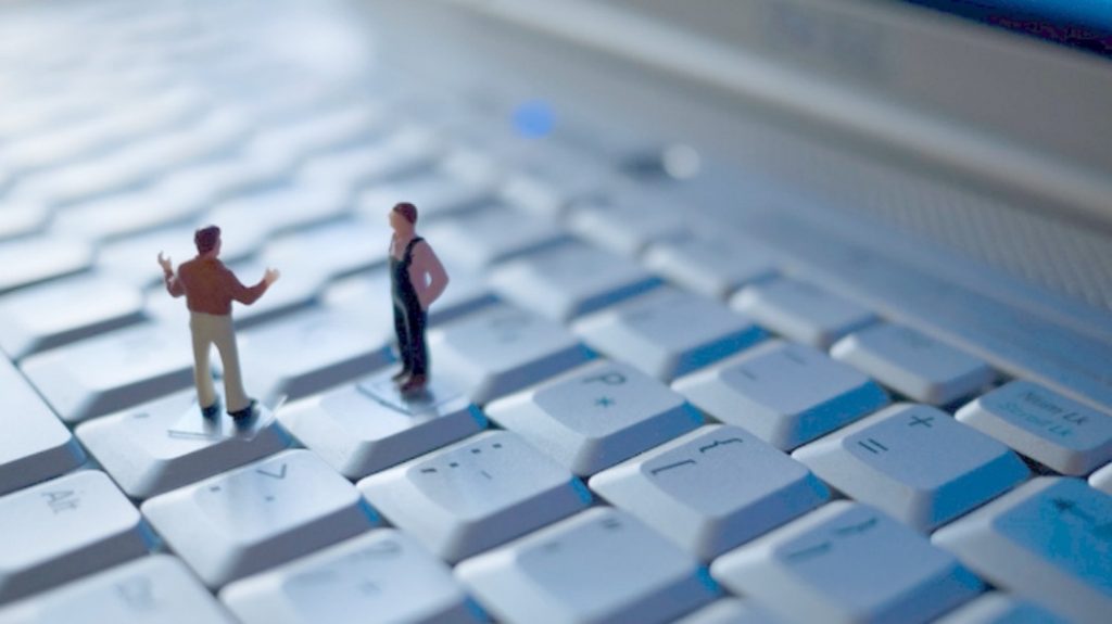 Possiamo tutti, sempre, riflettere un secondo di più su quanto stiamo per dire o scrivere