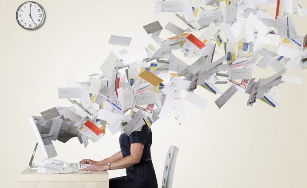 Quando scrivi una mail di lavoro, non commettere mai questi 10 errori