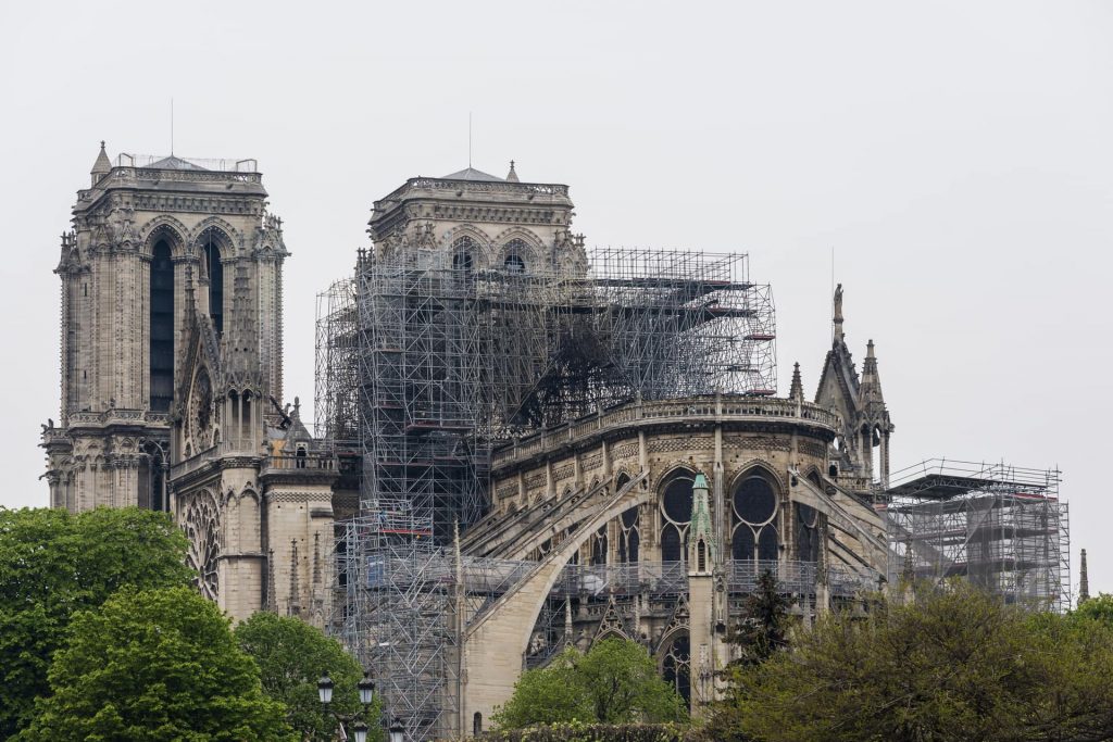 A Notre-Dame è bruciata arte, storia, identità o suggestione?