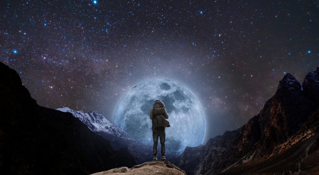 La scoperta della Luna e la sfida eterna dell'uomo con l'ignoto