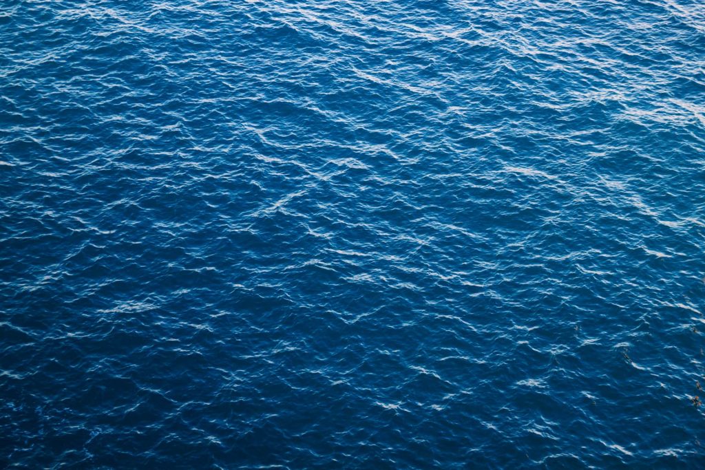 Pantone Classic Blue: il colore che favorisce la riflessione