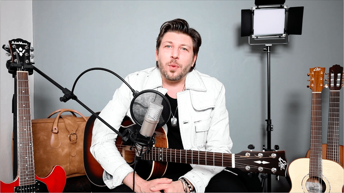 Note d’Italia – Bologna: Daniele Stefani canta Dalla e Morandi