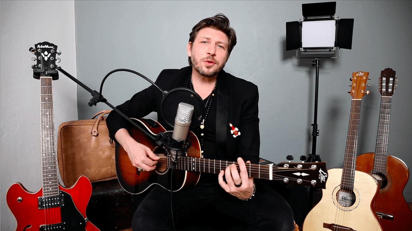 Note d’Italia – Genova: Daniele Stefani canta Tenco e Paoli