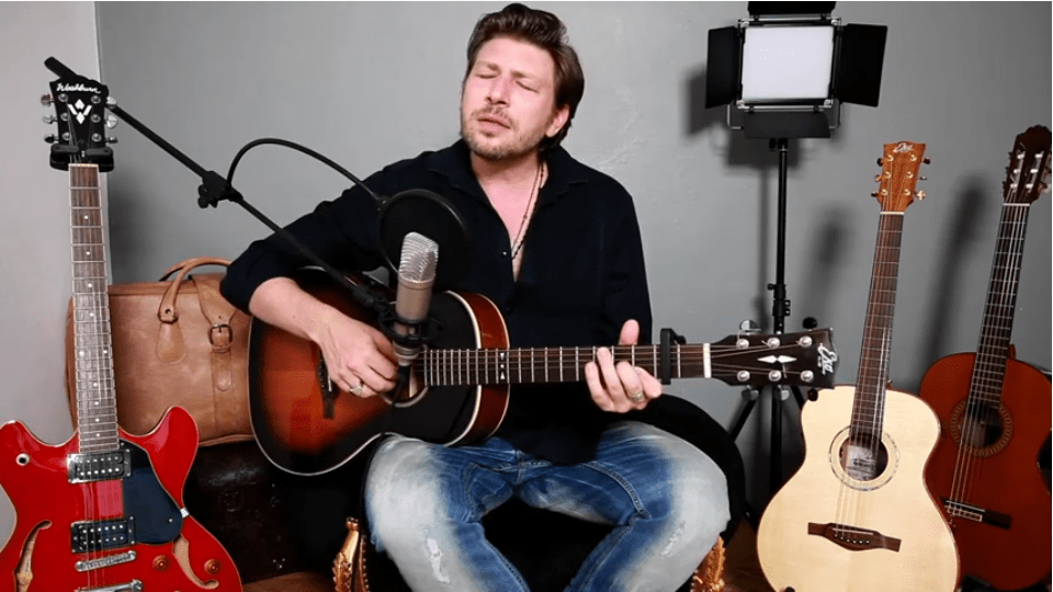 Note d’Italia – Sardegna: Daniele Stefani canta No potho reposare dei Tazenda