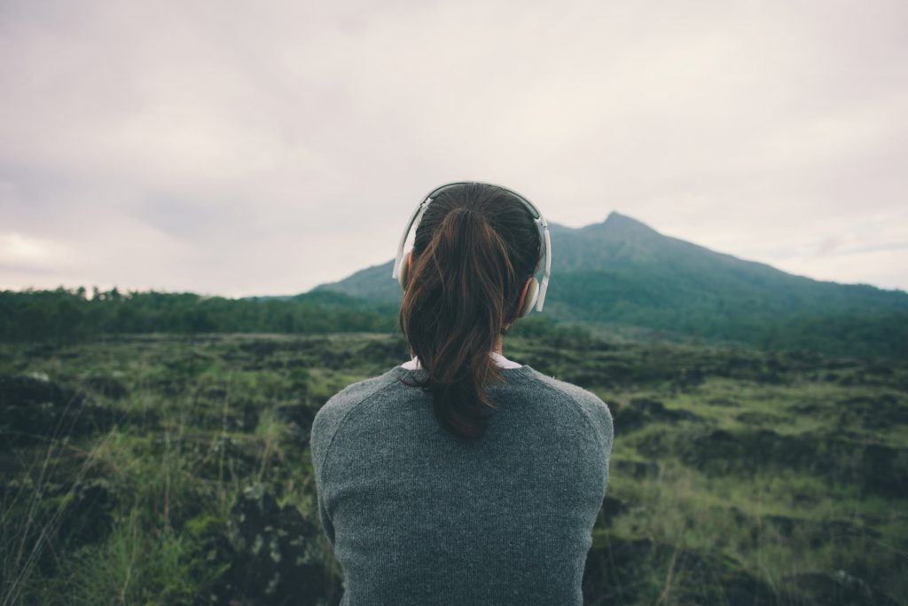 Viaggia con questi 4 podcast da non perdere