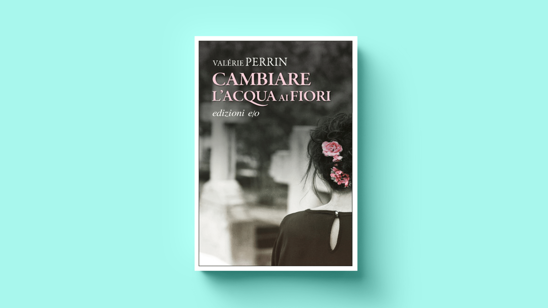 Immagine principale di: Cambiare l’acqua ai fiori di Valérie Perrin, sull’ottimismo di sapere 