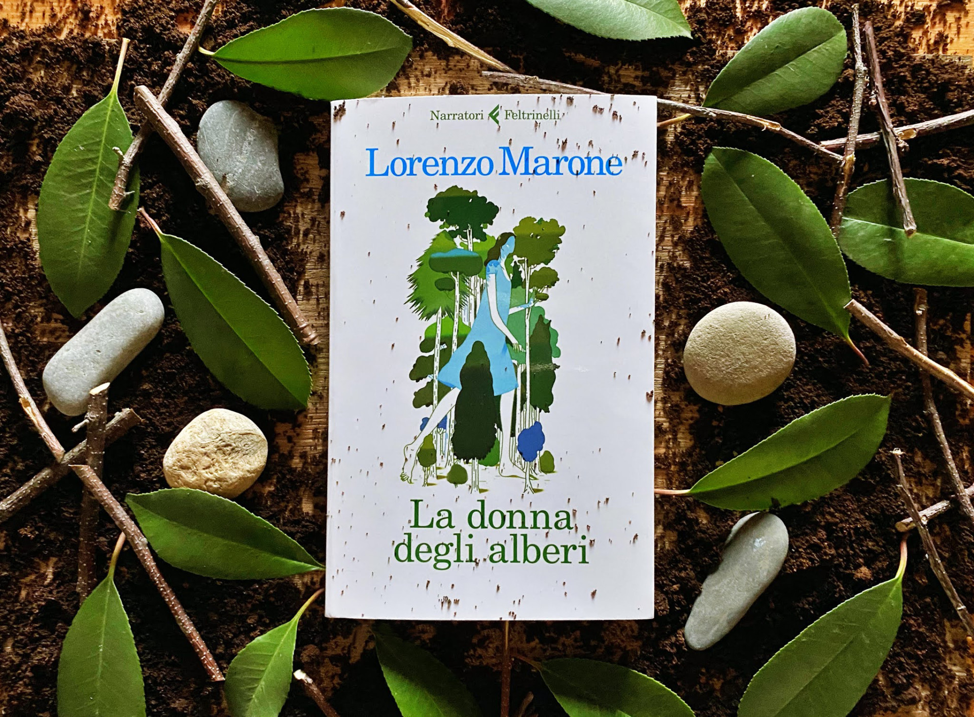 Immagine principale di: La donna degli Alberi il nuovo romanzo di Lorenzo Marone