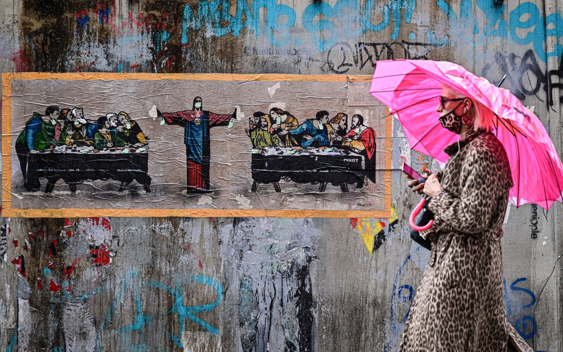 Immagine principale di: StreetArt: TVBOY e il racconto dell’attualità sui muri delle città