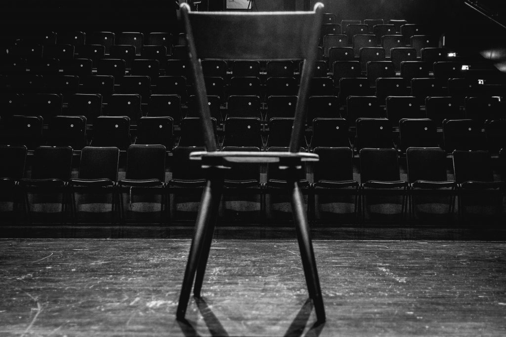 Il teatro è chiuso, viva il teatro
