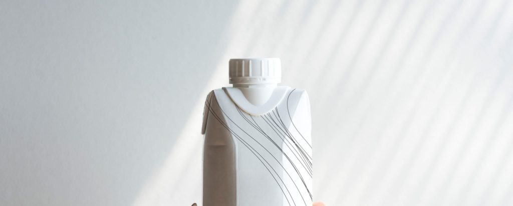 Plastica addio: arrivano le bottiglie di carta