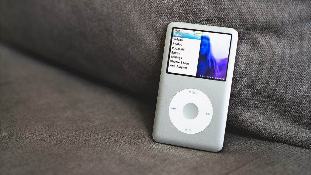 Addio all’iPod: ormai la musica ci gira intorno e addosso