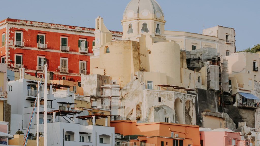 Procida: architettura colta e architettura spontanea