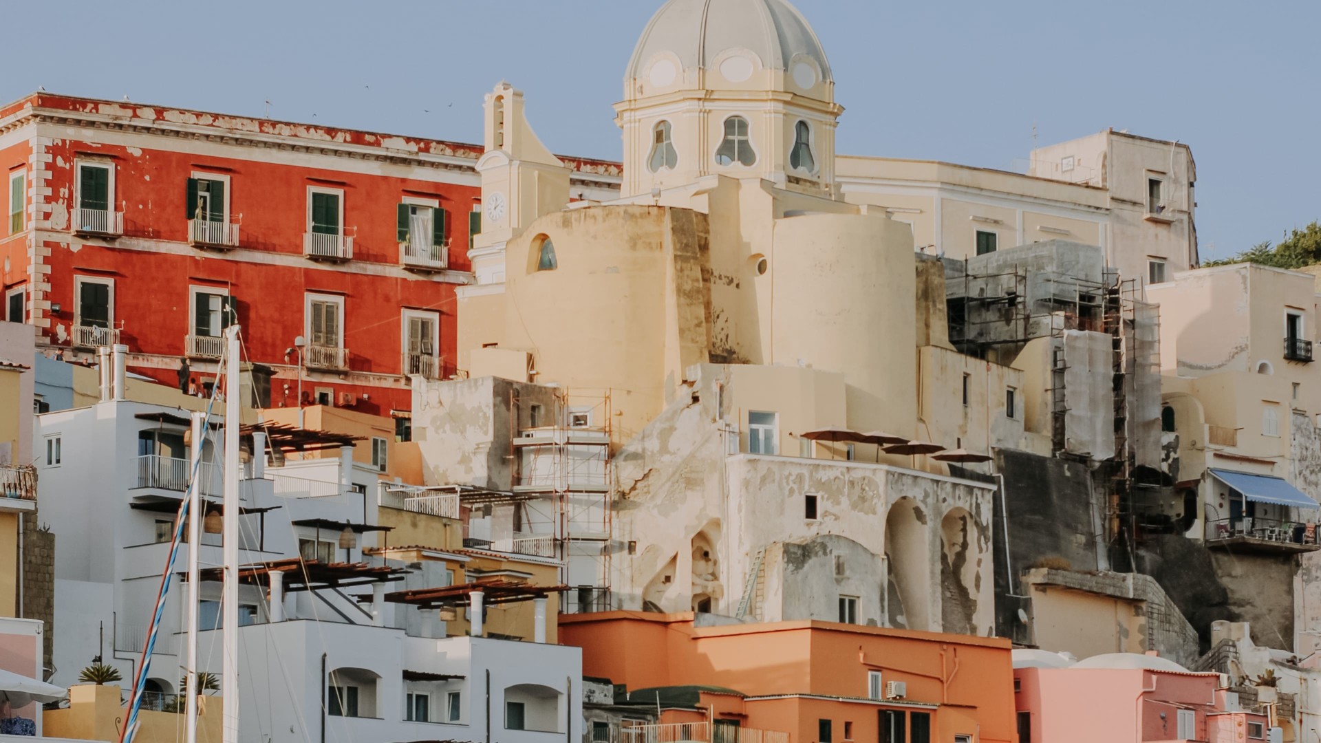 Immagine principale di: Procida: architettura colta e architettura spontanea