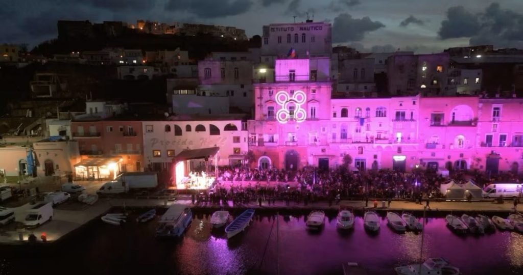 Centodieci e Procida: la Cultura non Isola