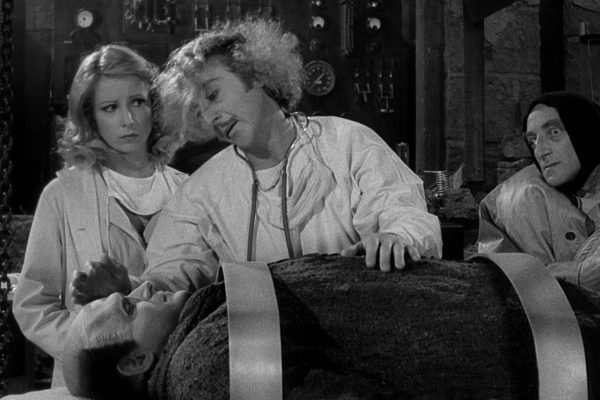 Il ritorno di Frankenstein Junior: perché la parodia ci serve a sorridere delle nostre paure